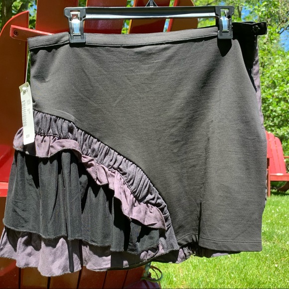 Brand New Mini Skirt with Tons of Fun Detailing - Picture 3 of 5